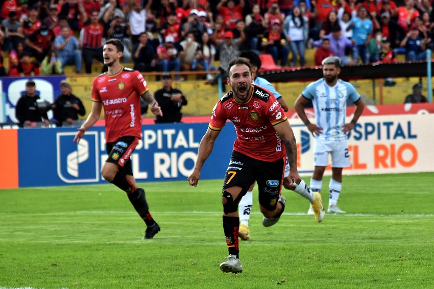 Lucas Mancinelli revela que tiene "varias ofertas" y admite estar "dolido" con la directiva de Deportivo Cuenca