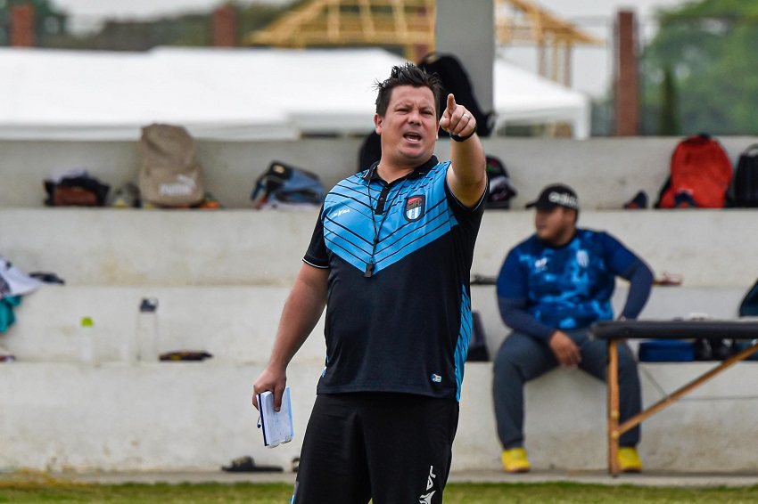 9 de Octubre comunica la salida del entrenador Felipe Borowsky