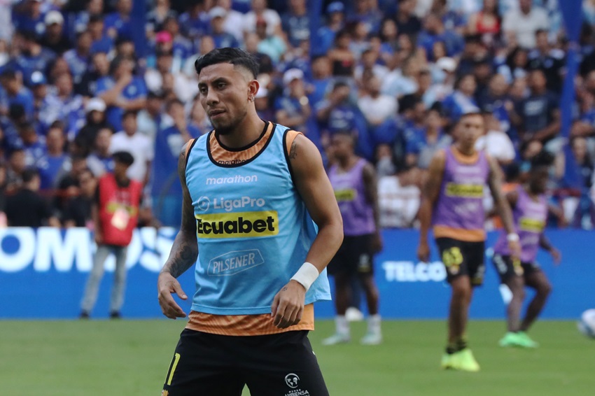 FEF levanta suspensión a Emelec tras cancelar valores pendientes a Joao Rojas