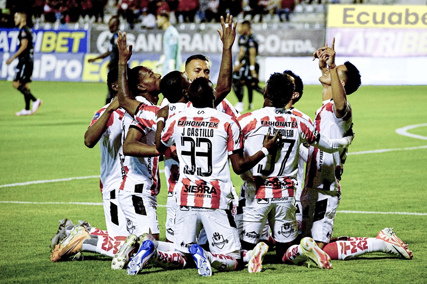 Técnico Universitario resuelve en la primera mitad y supera a Aucas con doblete de Diego Armas