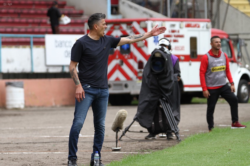 Norberto Araujo renueva su vínculo con Deportivo Cuenca