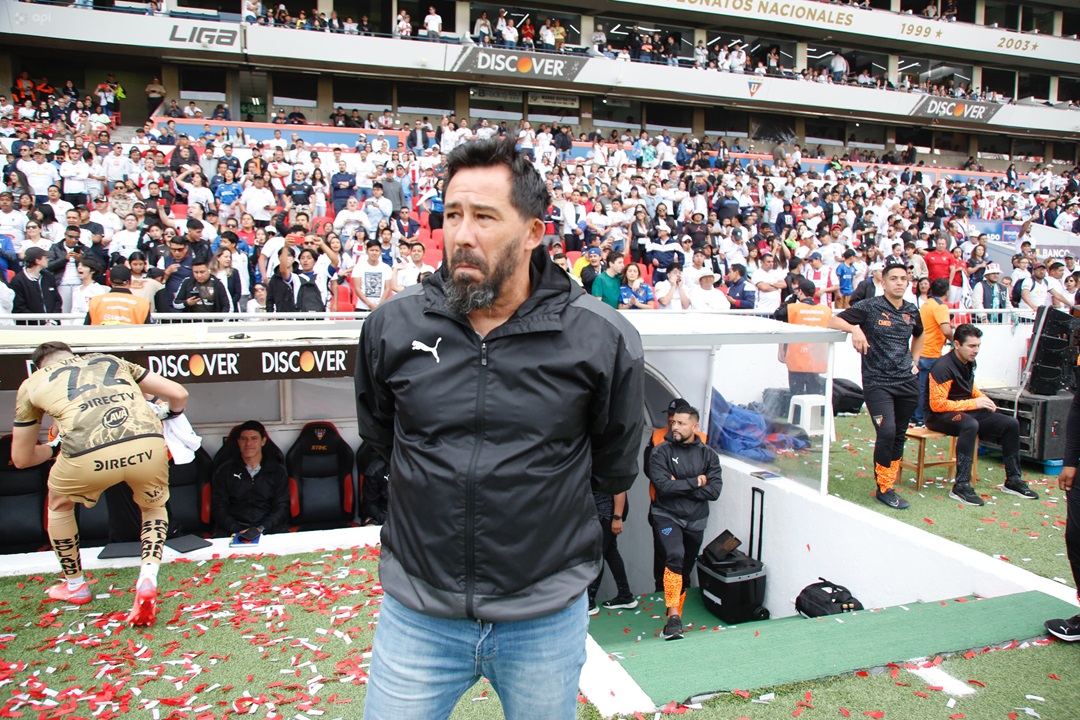 LigaPro elige a Pablo Sánchez como el mejor entrenador de la segunda etapa