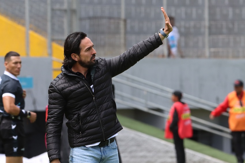 Aucas oficializa la salida del entrenador Gerardo Espinoza