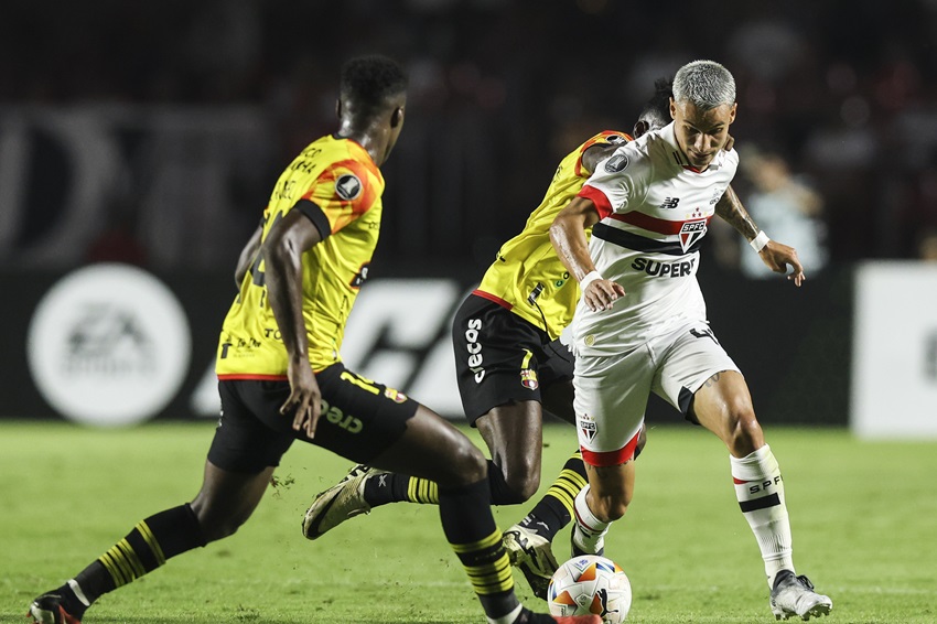 Barcelona muestra orden entre sus líneas y se lleva el empate contra Sao Paulo