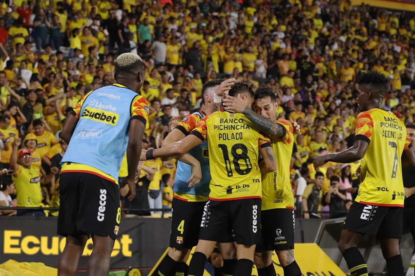 Barcelona sostiene su buen juego, golea a Técnico Universitario y se aferra a la pelea