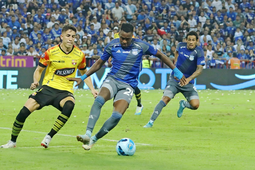 Bryan Carabalí dejará Emelec y se vinculará a Barcelona, según reportes