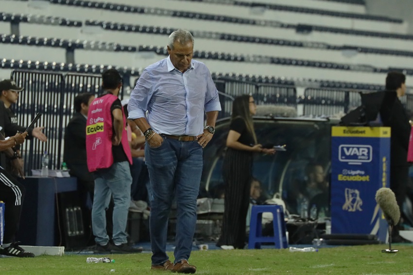 Emelec oficializa la salida del entrenador Hernán Torres