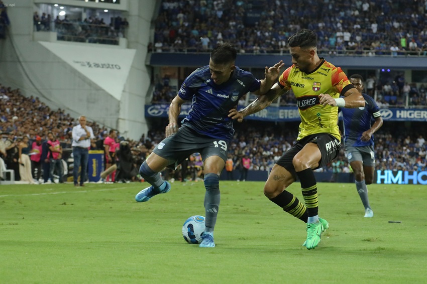 FEF suspende a Emelec por la deuda con Joao Rojas