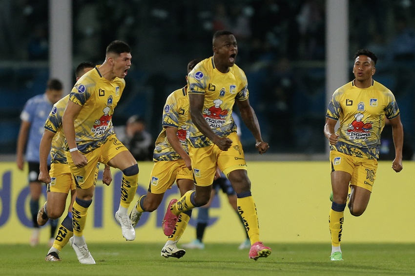 Delfín responde de inmediato al gol de Belgrano y se lleva empate clave