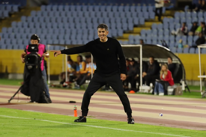 Cumbayá confirma la salida del técnico Norberto Araujo