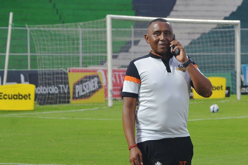 Juan Carlos León, "encantando" de dirigir a Emelec "si se diera la oportunidad"