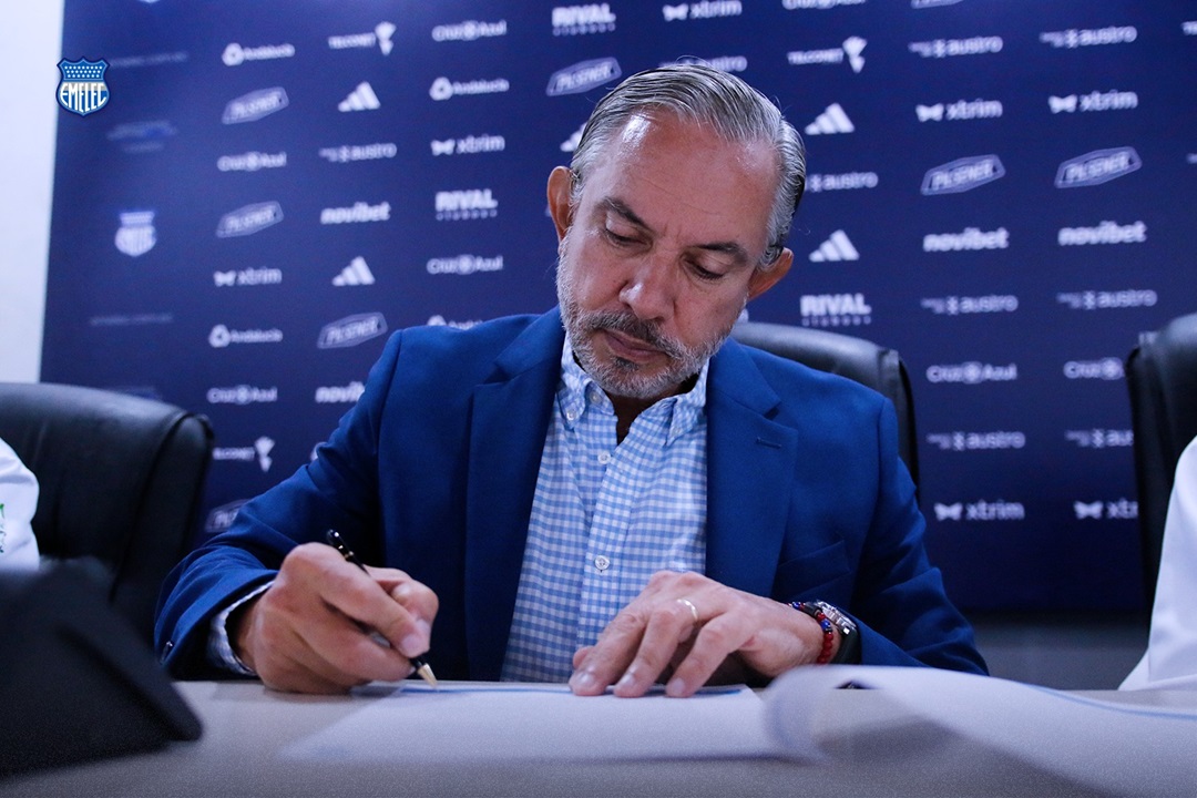 Emelec oficializa la renuncia de José Pileggi por "razones de índole personal" y confirma a César Áviles en la presidencia