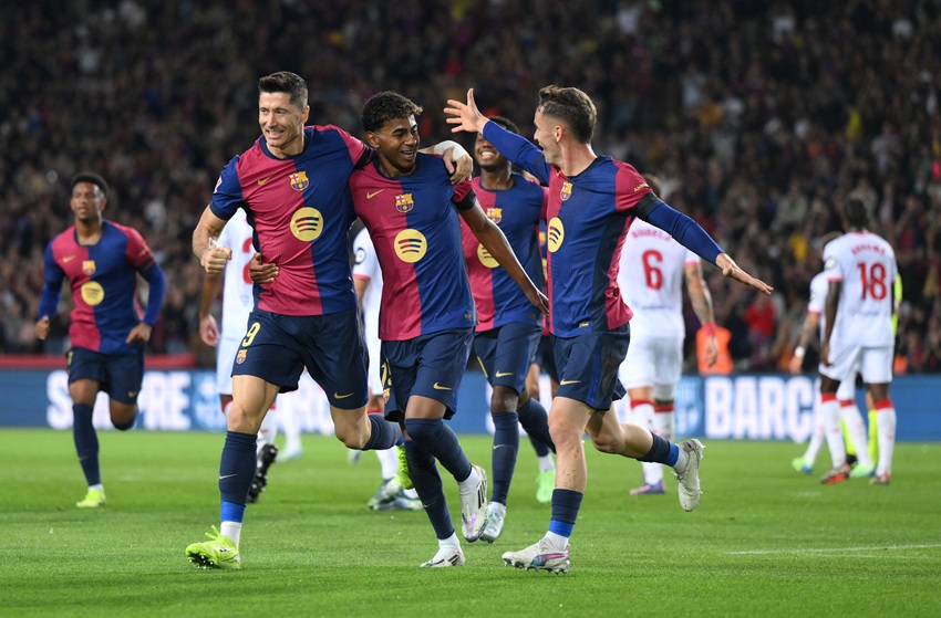 Con dobletes de Robert Lewandowski y Pablo Torre, el Barcelona arrasa con Sevilla