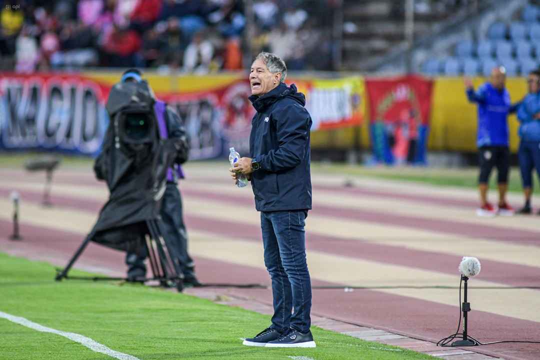Barcelona confirma la salida de Ariel Holan y designa a Segundo Castillo como nuevo entrenador