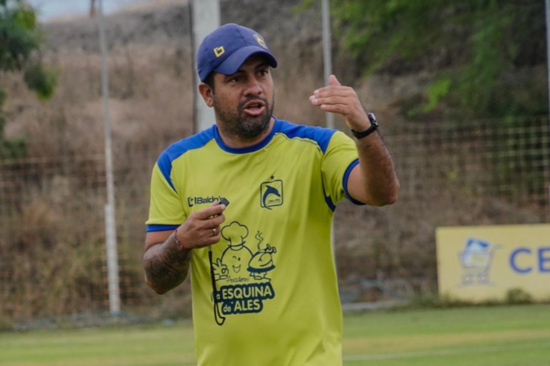 Javier Carvajal es nombrado nuevo entrenador de Delfín
