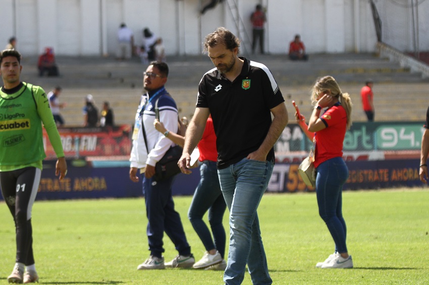 Deportivo Cuenca confirma la desvinculación del técnico Andrés Carevic