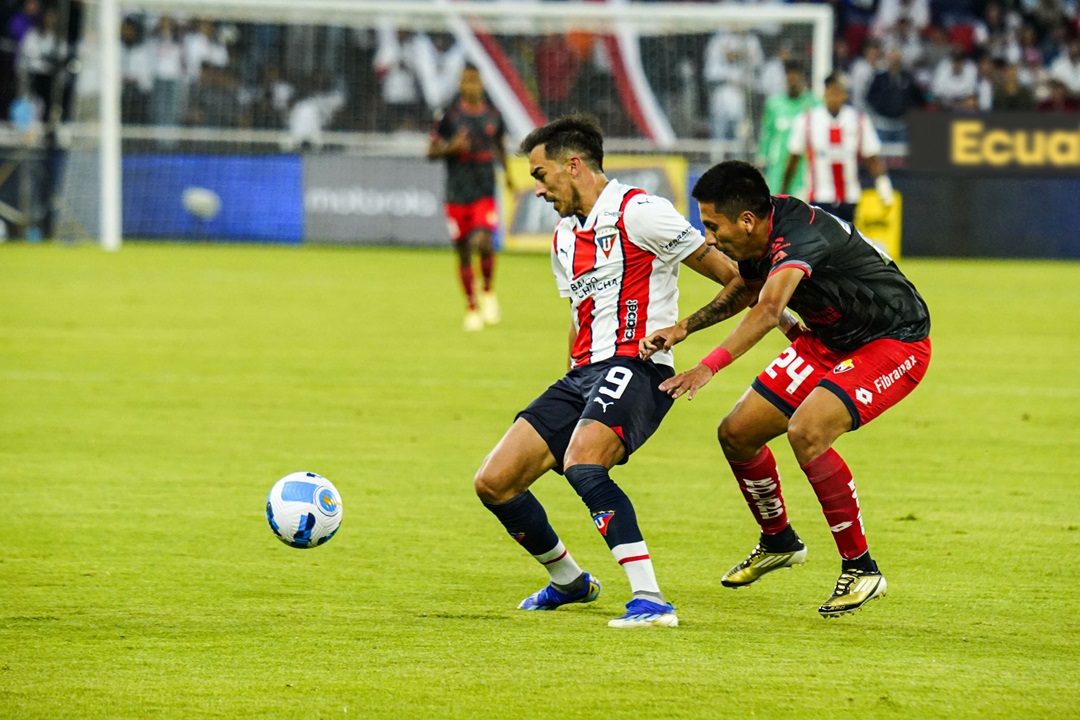 El partido entre Liga de Quito y El Nacional por la Copa Ecuador queda suspendido debido al incendio forestal