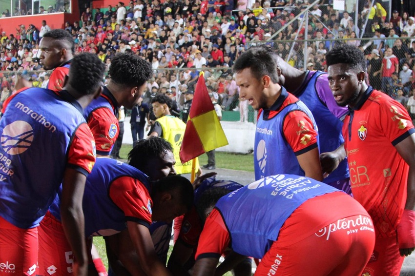 El Nacional logra sufrida remontada contra Deportivo Santo Domingo para avanzar a cuartos