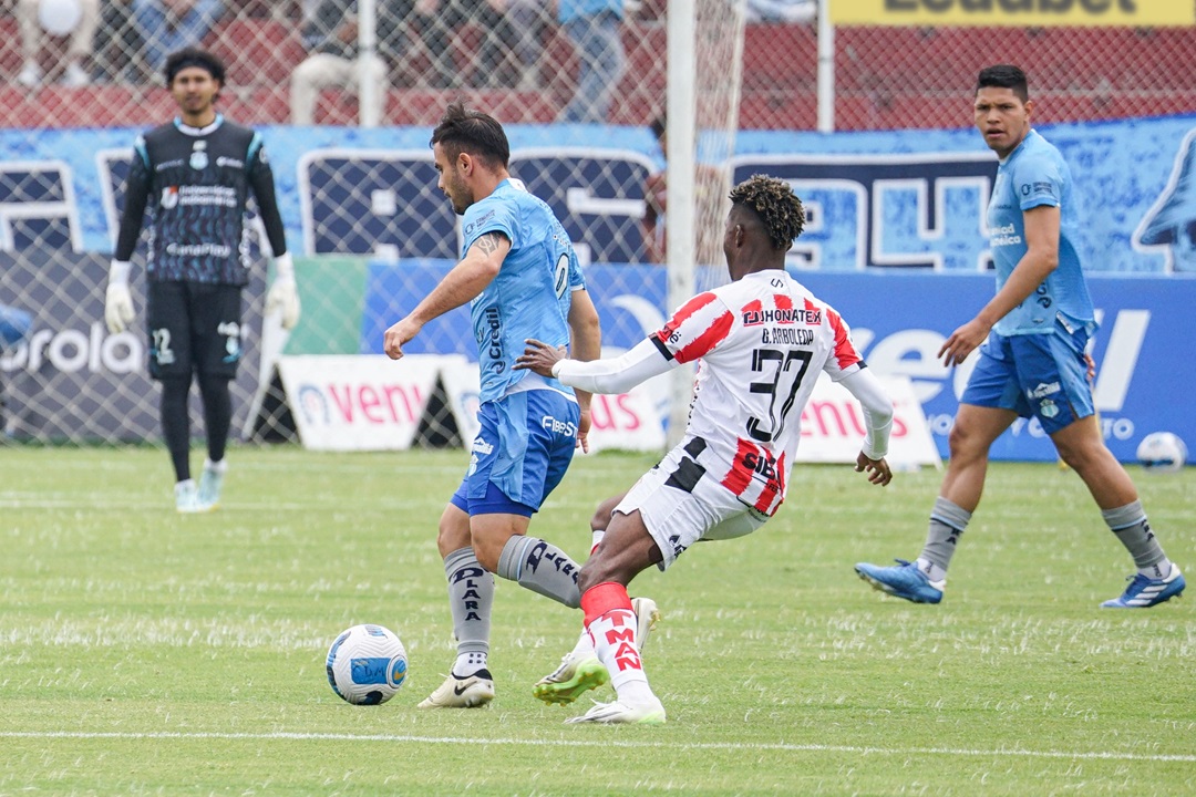 Macará y Técnico Universitario protagonizan empate en el clásico ambateño
