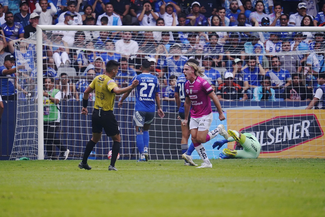 Independiente del Valle frena el avance de Emelec y mantiene la gran ventaja en la punta