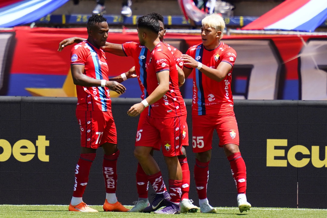 El Nacional resiste en inferioridad numérica y se adueña del clásico ante Liga de Quito