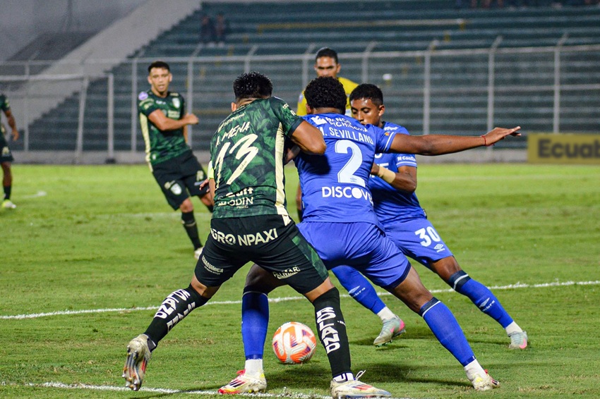 Orense resiste con un jugador menos para salvar el empate ante Universidad Católica