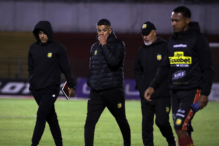 Norberto Araujo no continuará bajo el mando del Deportivo Cuenca