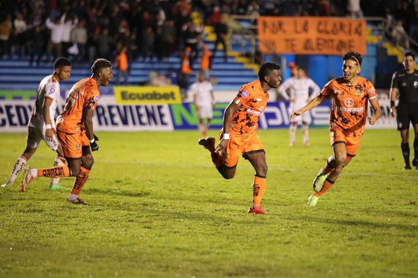 Libertad remonta en el complemento y frena la buena racha del Deportivo Cuenca