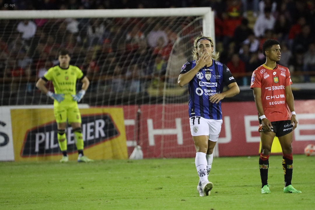 Independiente del Valle golea a Deportivo Cuenca con un triplete de Claudio Spinelli y consolida su liderato