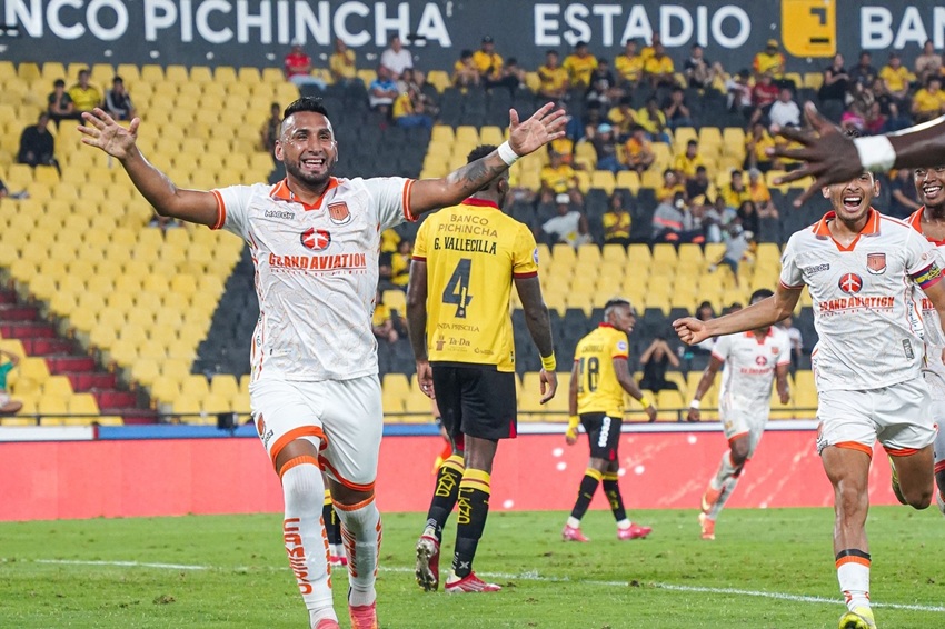 Libertad, ambicioso en su propuesta hasta el final, reacciona y se lleva el empate ante Barcelona
