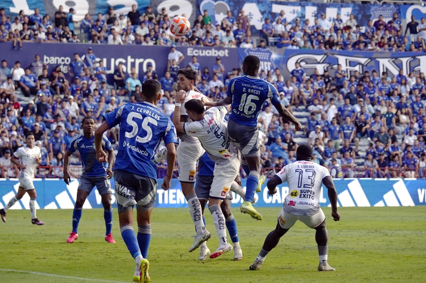 Delfín responde en la vía aérea y consigue agónico empate frente a Emelec