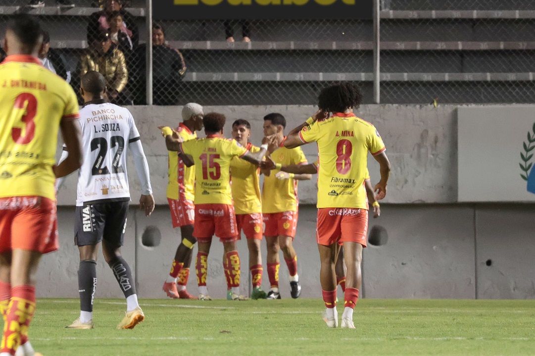 Aucas obtiene la victoria al explotar las falencias de un Barcelona que agudiza su crisis