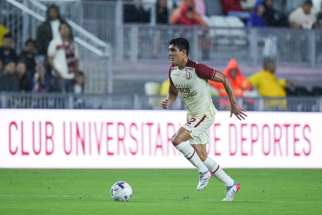 El mediocampista peruano Alfonso Barco será jugador de Emelec, según reportes