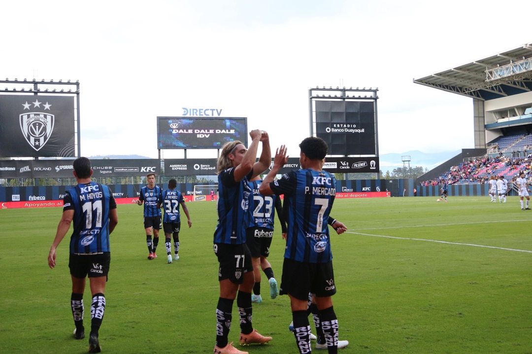 Independiente del Valle, con su goleador en racha y una inspiración, vence a Mushuc Runa y se adueña de la punta