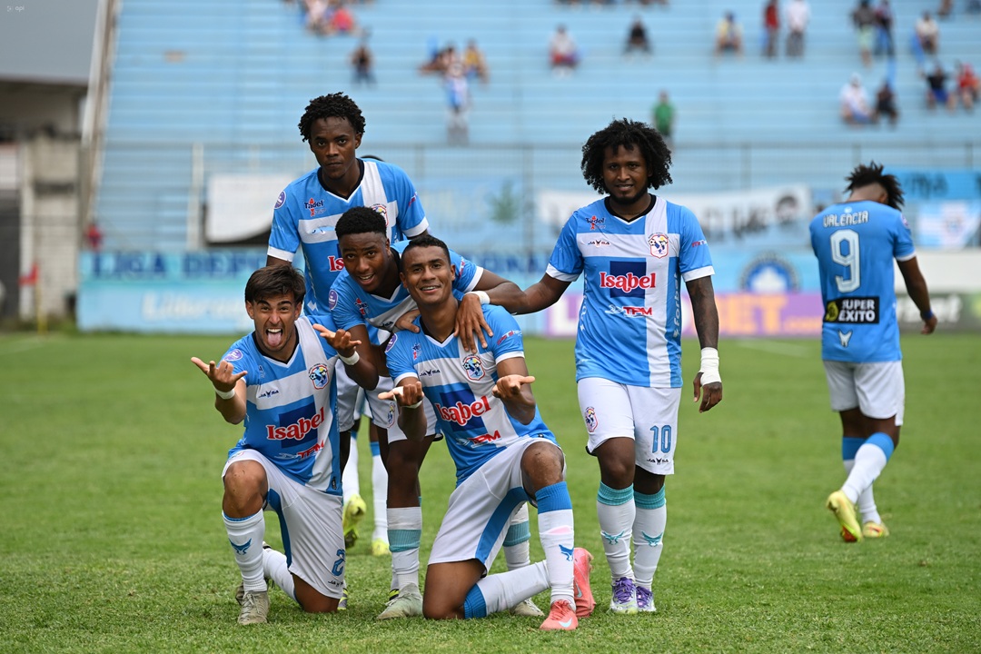 Manta logra el triunfo, da un paso casi definitivo para la permanencia y manda a Vinotinto a la Serie B