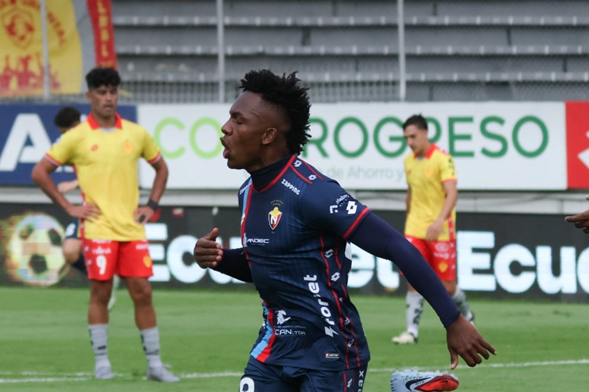 Con triplete de Djorkaeff Reasco, El Nacional logra el empate frente a Aucas