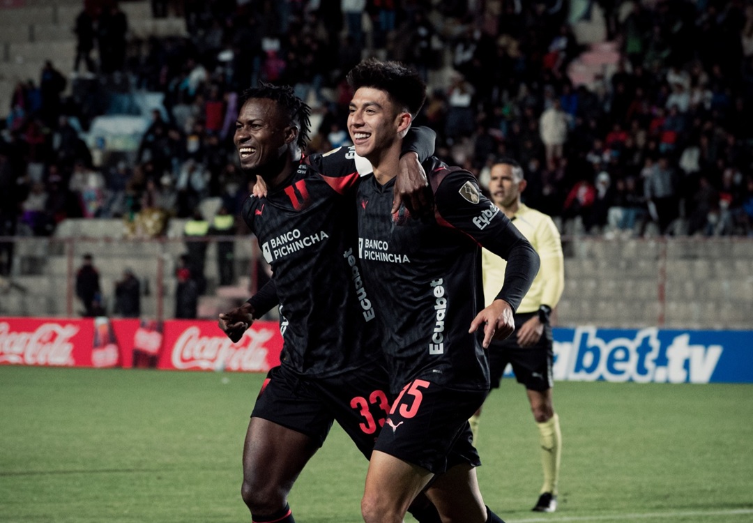 Liga de Quito se apresura en un saque lateral en el final y vence a Always Ready