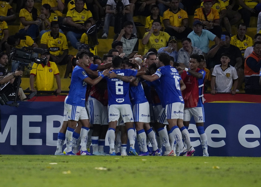 Barcelona, sin claridad en ataque, arranca con derrota ante Cruzeiro