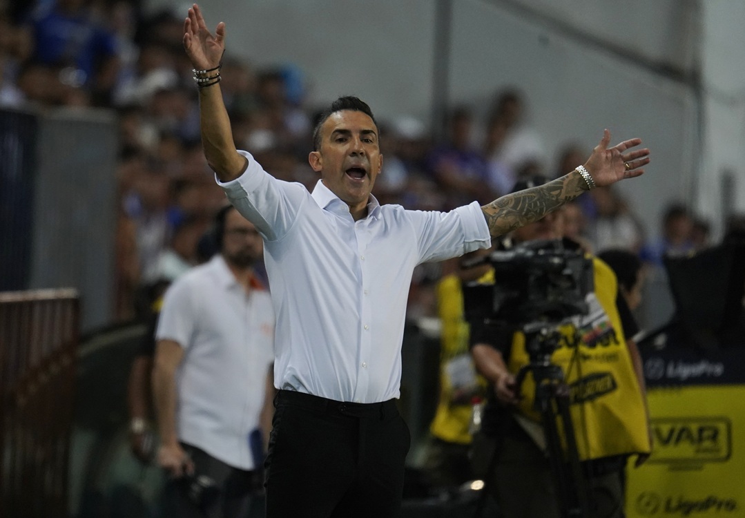 Emelec oficializa la salida de Vicente Sánchez