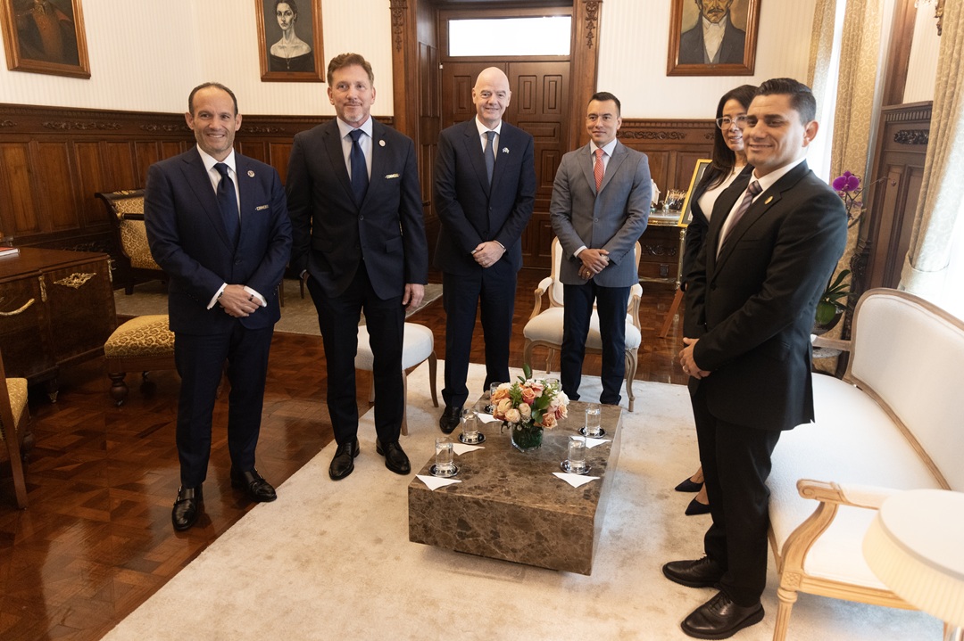 Daniel Noboa sostiene reunión en Carondelet con Francisco Egas, Gianni Infantino y Alejandro Domínguez