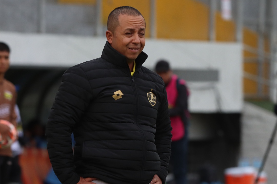 Aucas anuncia la finalización del vínculo con el entrenador Juan Pablo Buch