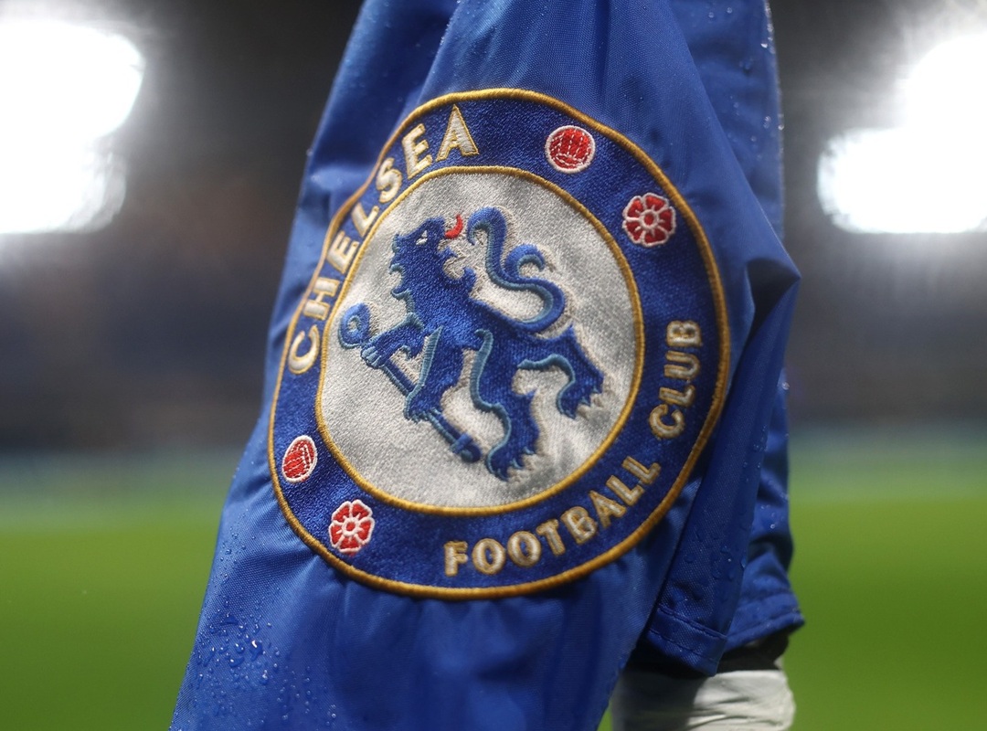 Chelsea de Moisés Caicedo recibe sanción y multa millonaria en la Premier League