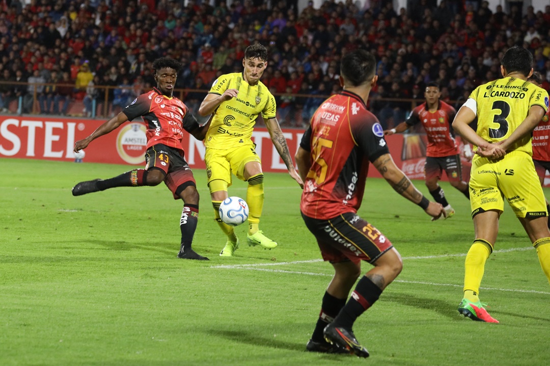 Deportivo Cuenca se repone y rescata el empate ante un atrevido Recoleta