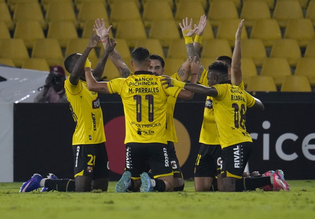 Barcelona supera a Boca Juniors, logra su primer triunfo y revive en la Copa Libertadores