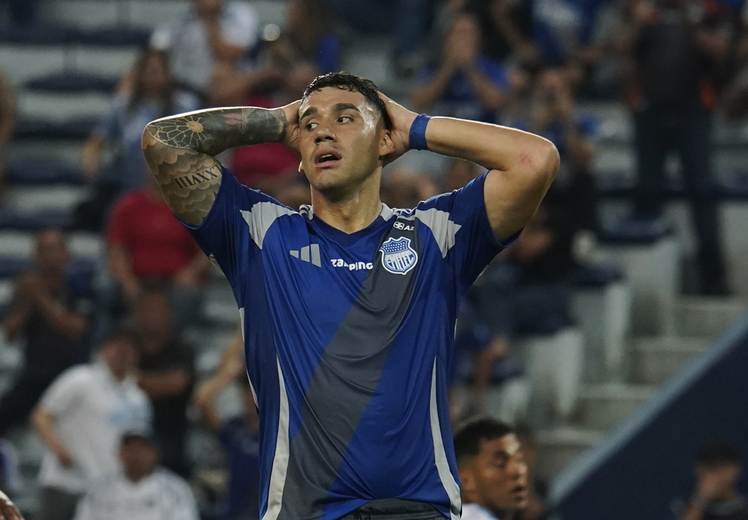 José Neris enfrenta demanda millonaria de Colón en la FIFA