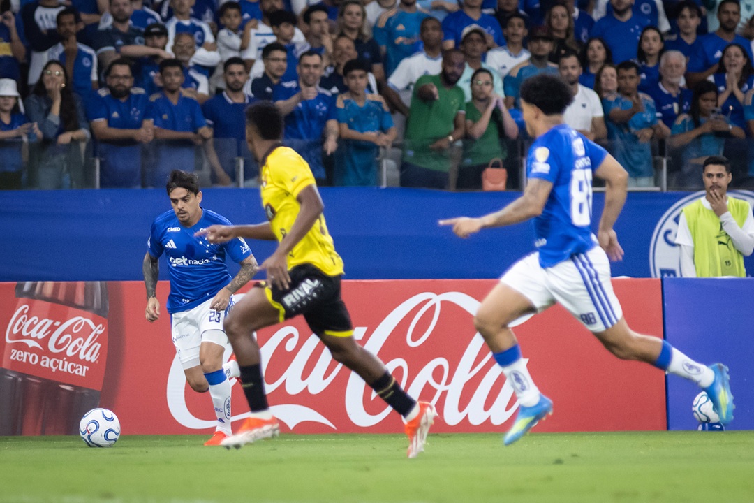 Barcelona sufre humillante derrota ante Cruzeiro, que se mete en octavos de la Copa Libertadores