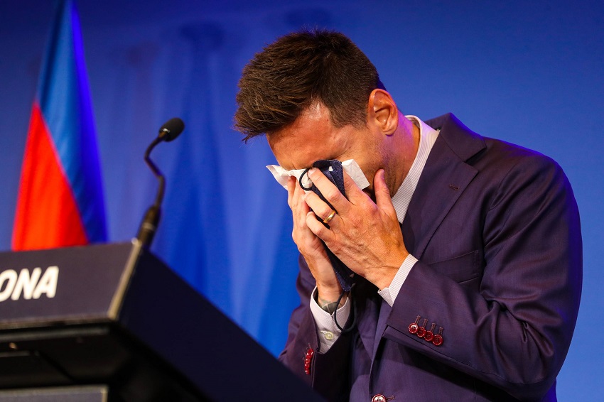 Messi se despide entre lágrimas del Barcelona y admite contactos con PSG (Video)