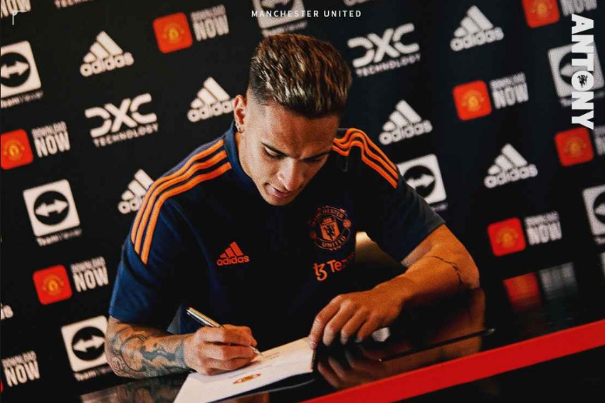 Manchester United anuncia oficialmente la contratación de Antony