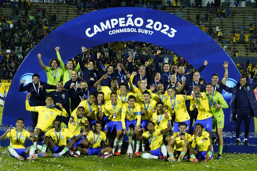 Brasil, que supera a Argentina, se proclama campeón tras el empate de Ecuador