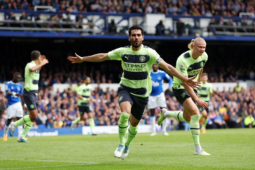 Manchester City, en exhibición de Ilkay Gundogan, golea a Everton y sigue líder